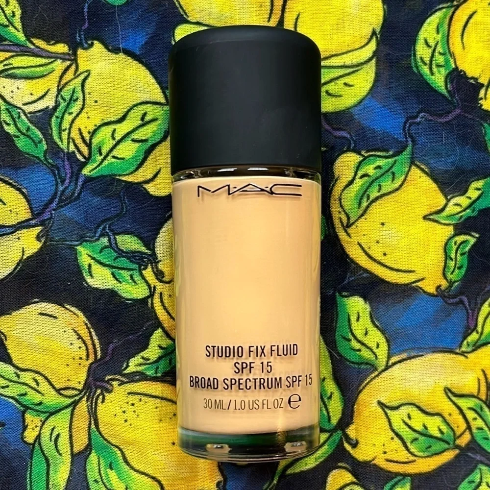 Brand New MAC Studio Fix Fluid SPF15 Foundation NC25 Matte Finish Long-Wearing